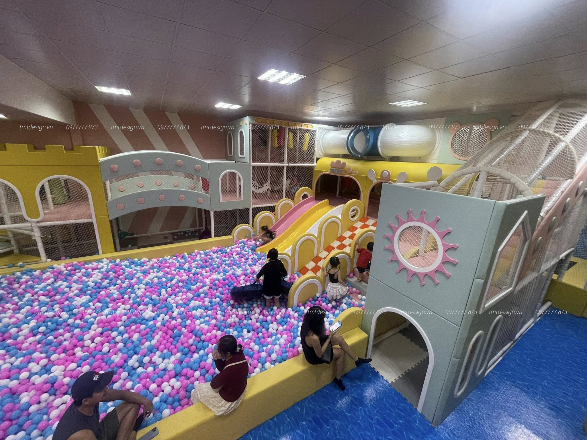 Thiet-ke-thi-cong-khu-vui-choi-2026-2